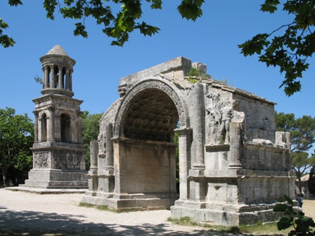 View of a triumphal arch.