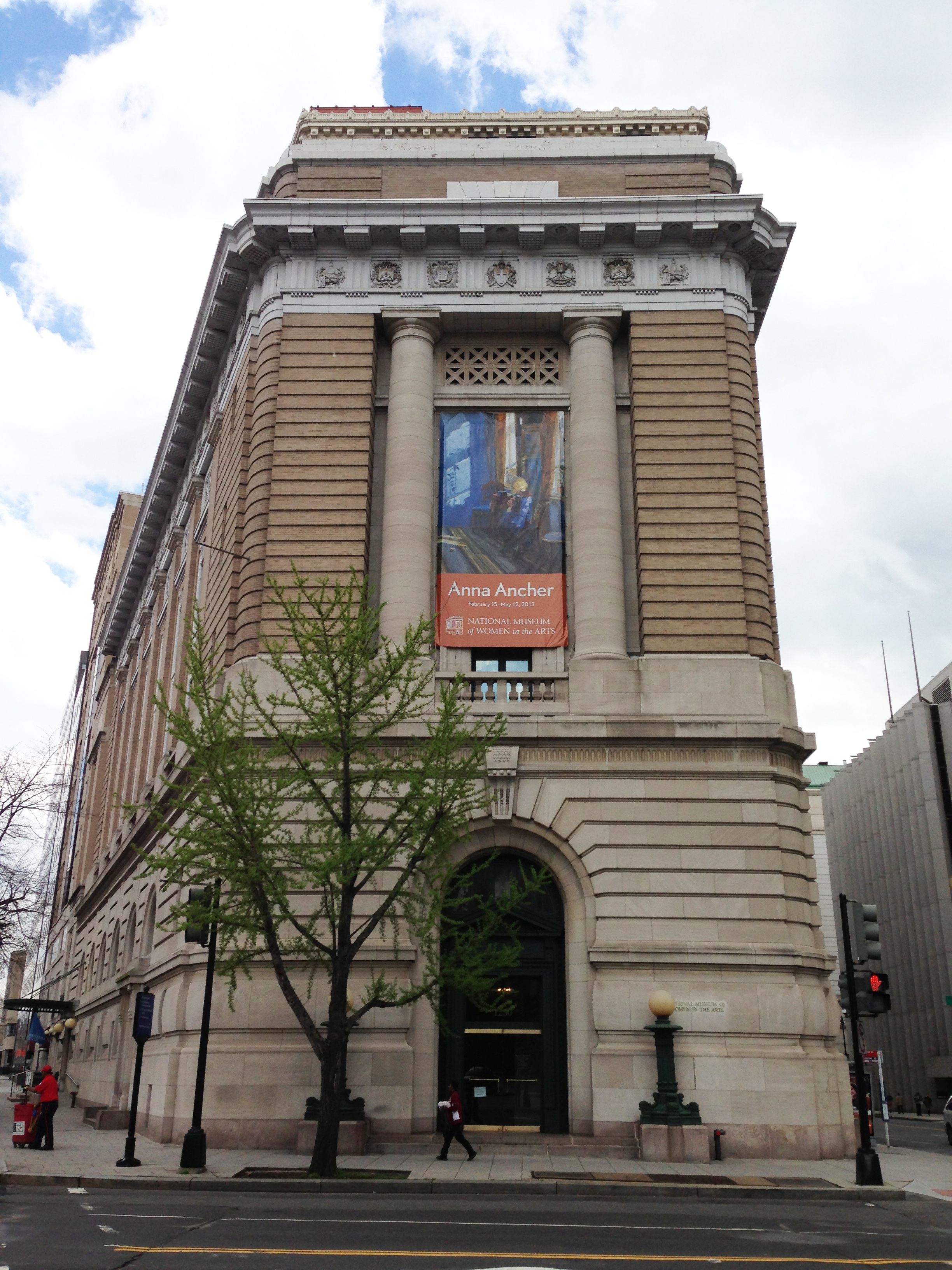 View of a building with columns and ornaments.