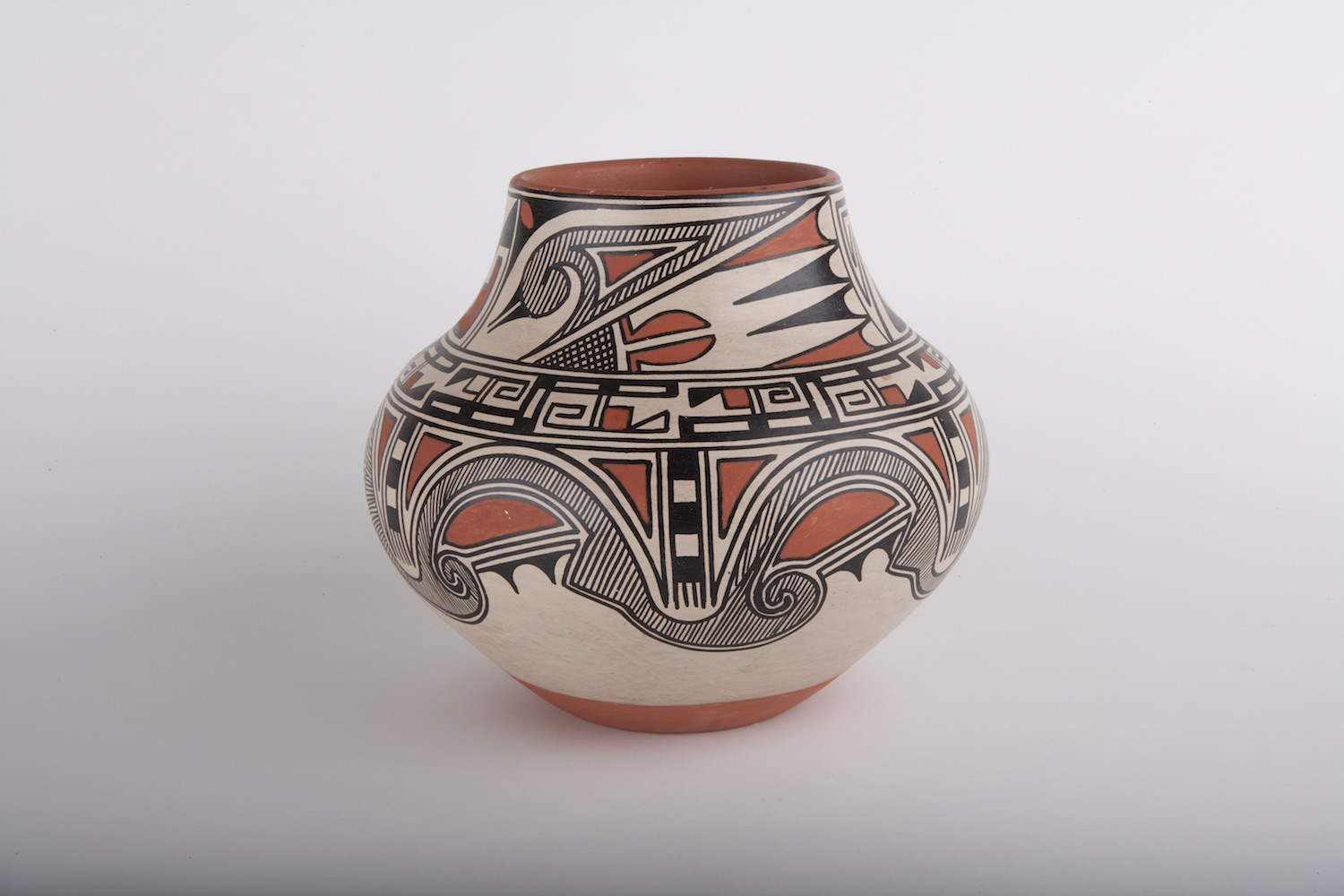 Ceramic polychrome jar with hand-painted geometric design / Maria Martinez  - Gilcrease Museum