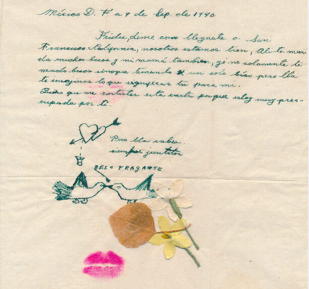 A brief note, handwritten in Spanish in green ink on yellowed paper, dated September 9, 1940. Beneath the closing, drawings of two hearts connected by an arrow and two birds beak to beak, along with two collaged flowers and a leaf, and a bright pink lipstick imprint.