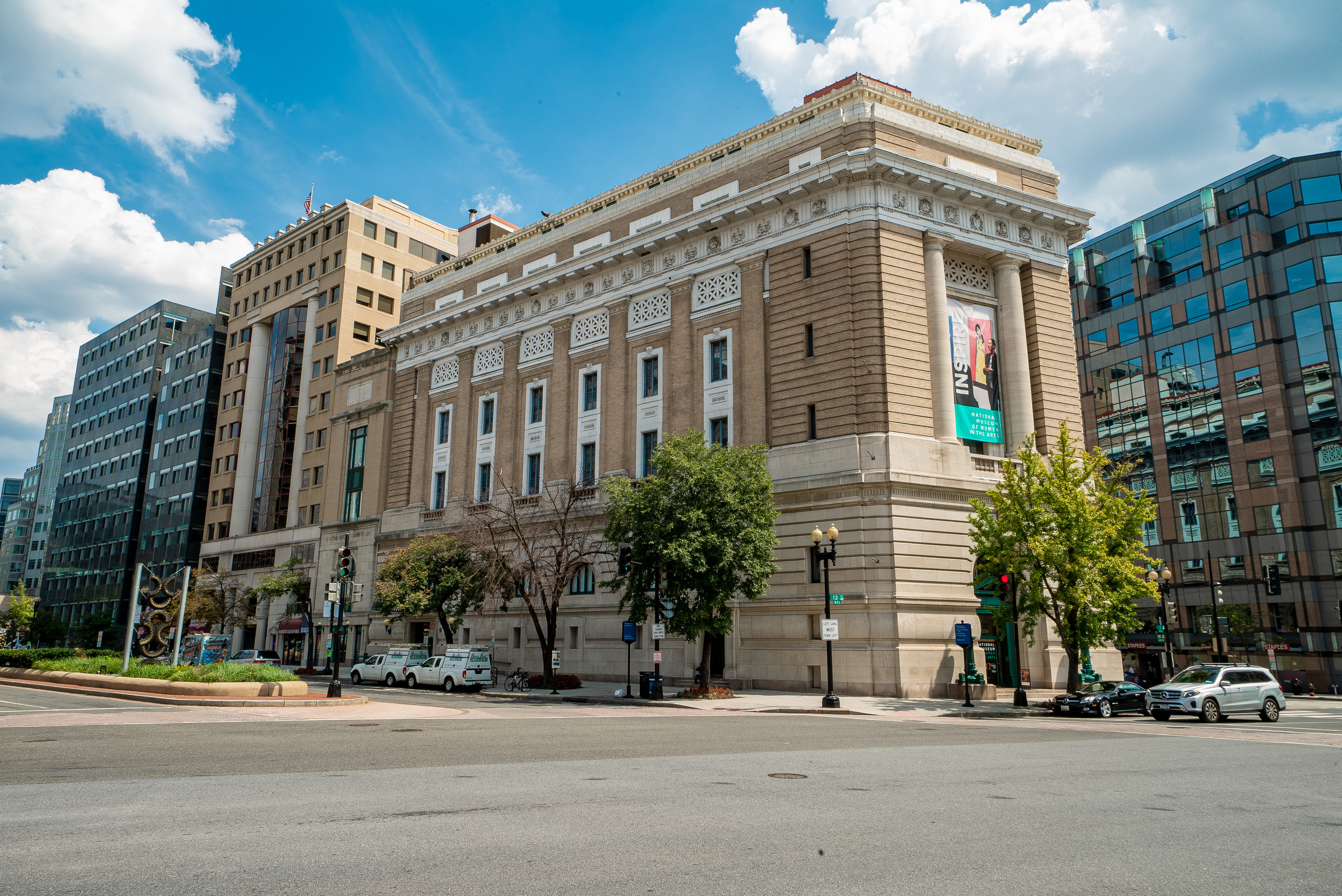 国际女性艺术博物馆 National Museum of Women in the Arts，NMWA 是一个位于美国华盛顿特区的女性藏品博物馆。