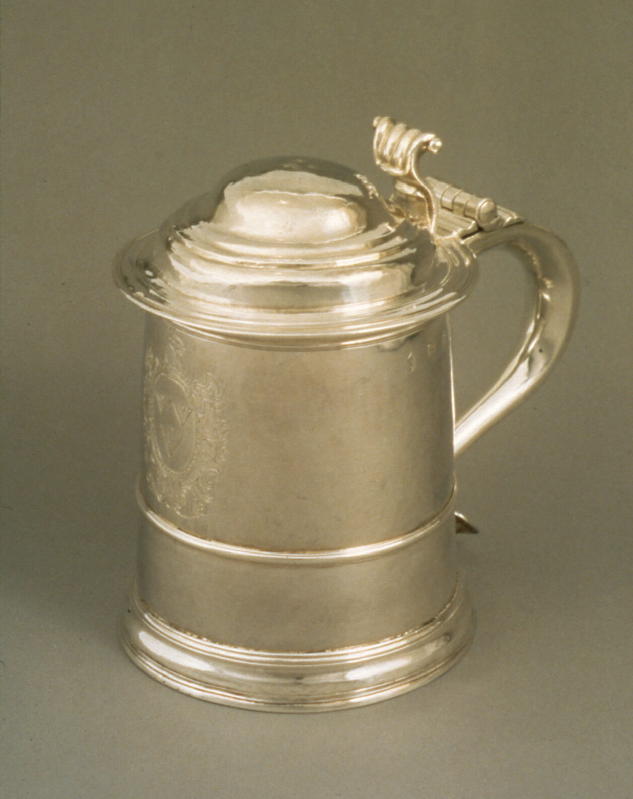 Silver tankard with cover